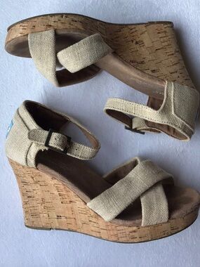 Toms Women's Tan Canvas Wedge Sandals size 9w runs small (8.5)